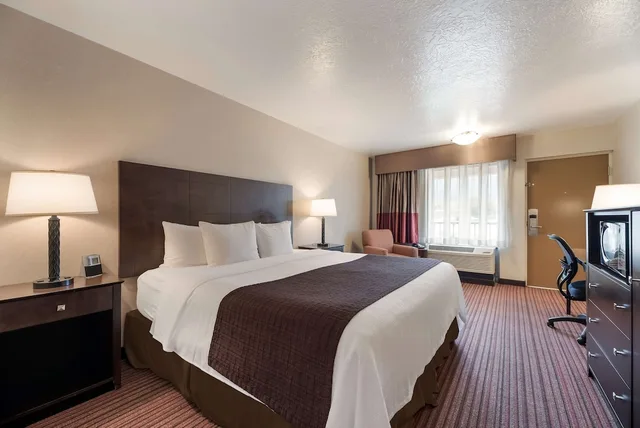 Standard, King Bed, Accessible, Best Western Plus Cedar City 2/5