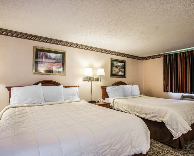 غرفة قياسية بسريرين كوين، Econo Lodge Newton, NJ 1/1
