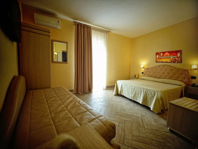 غرفة غراند ثلاثية بثلاثة أسرّة، Barbato Hotel 1/7