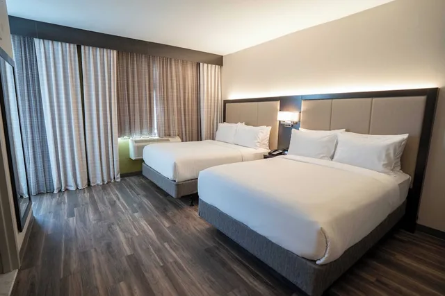 Standard, 2 Queen Beds, City Skyline View, Pet Friendly، Holiday Inn Express Long Island City E New York, an IHG Hotel 4/5
