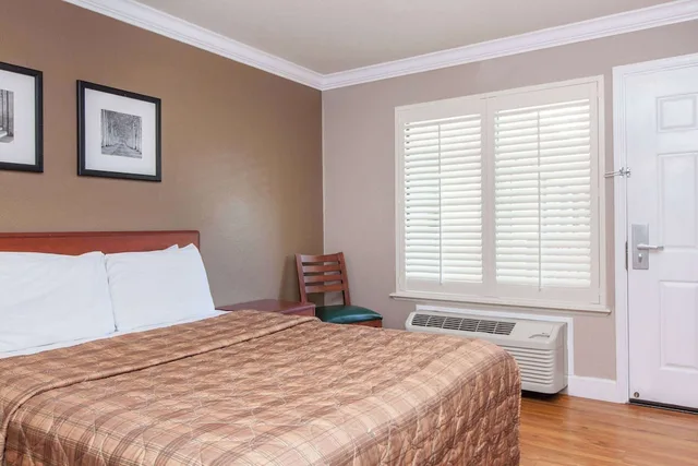غرفة بسرير كوين للمدخنين، Days Inn By Wyndham San Francisco S/Oyster Point Airport 7/10