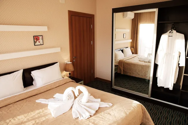 جناح عائلي بسرير كينج بإطلالة على المدينة مع أريكة، Austin Hotel Baku 1/1