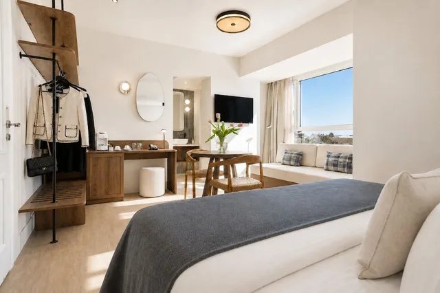 Azure, Suite, King Bed, Sea View, Sofa، Metaxa Hotel, Urban Boutique Living 6/9