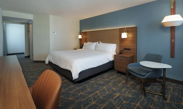 غرفة بريميوم بسرير كينج، Holiday Inn Laval Montreal 9/10