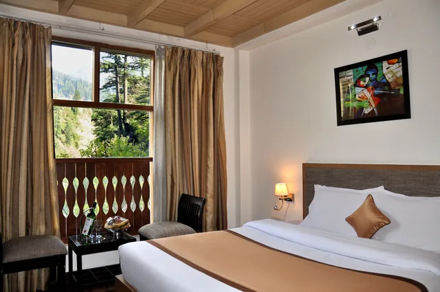 Junior Suite, Double Bed, The Manali Inn 2/10