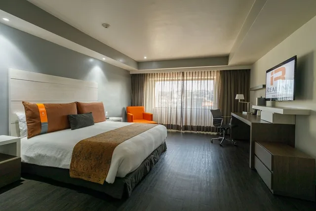غرفة تنفيذية بسرير كينج، Real Inn Tijuana by Camino Real Hotels 1/6