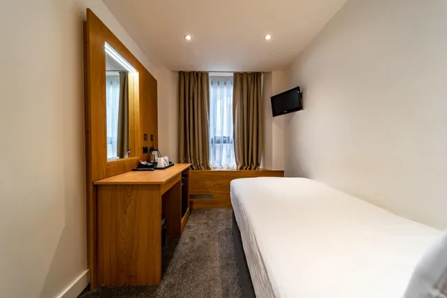 Standard, Single, Central Park Hotel 2/9