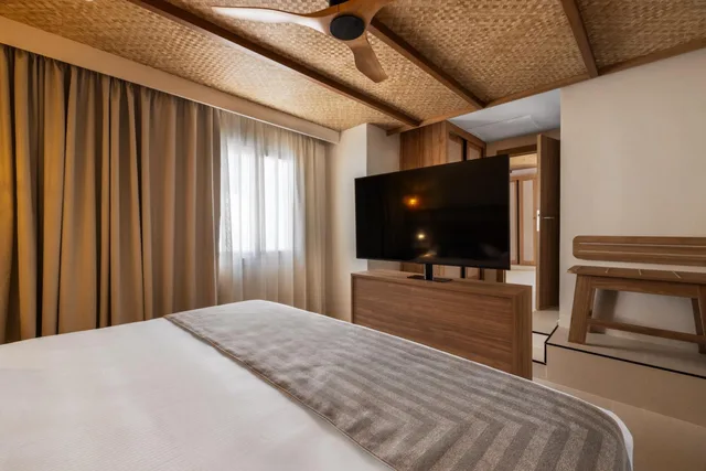 بنغل، Hotel Riu Palace La Mola 9/10