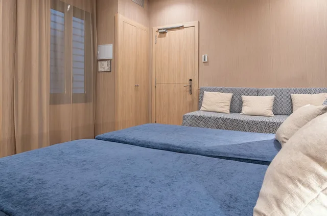 غرفة ثلاثية بسريرين منفصلين مع أريكة، Rialto Hotel 6/9