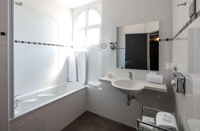 غرفة سوبيريور بسرير مزدوج بإطلالة على المدينة، Hotel Le Mondial, BW Premier Collection 7/8