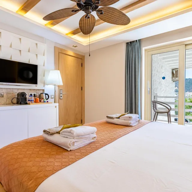 غرفة بسرير مزدوج بإطلالة على البحر، Kalkan Saray Suites Hotel 7/10