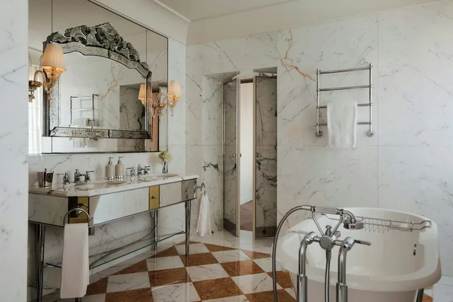 Four Seasons, Suite, King Bed, Lagoon View، Hotel Danieli Venice 4/4