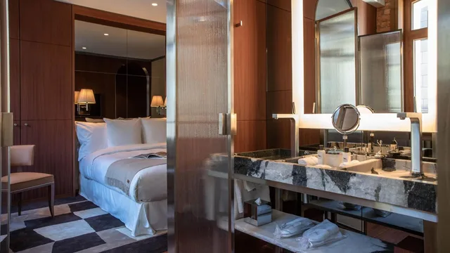 Room, King Bed, La Reserve Eden au Lac Zurich 7/8