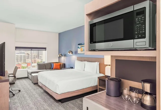 Room, King Bed, Den, Accessible، Hyatt House Houston Medical Center 2/4