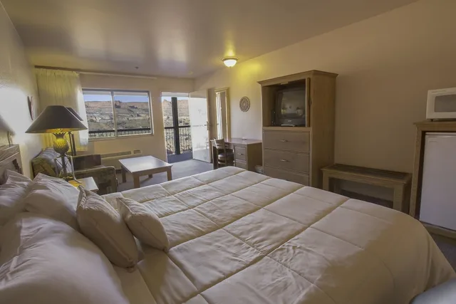غرفة ديلوكس بسرير كينج بإطلالة على الجبل، The Noor Hotel 1/4