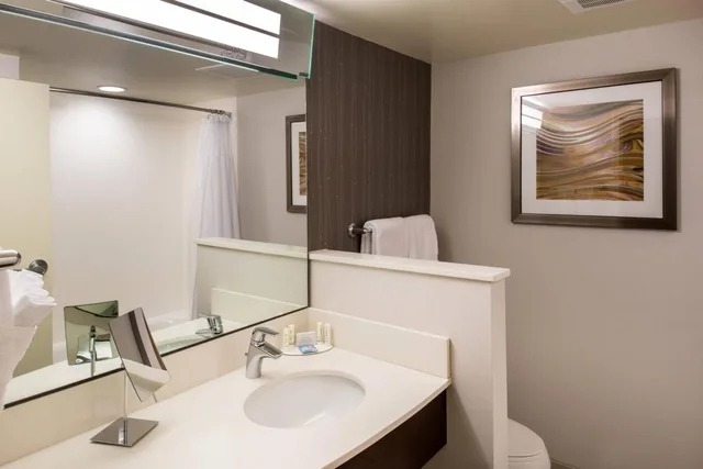 غرفة كبيرة بسرير كوين، Courtyard Jacksonville 2/2