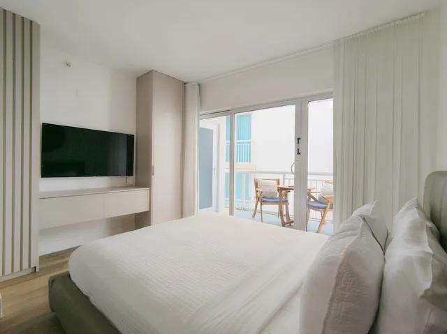 غرفة بسريرين كينج بشرفة بغرفتي نوم مع أريكة، Bentley Hotel South Beach 1/3