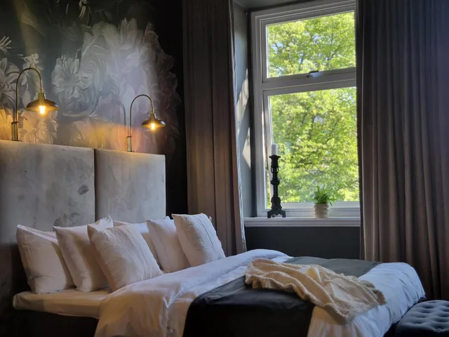 غرفة ديلوكس بسرير كينج بإطلالة على المدينة مع أريكة، Hotell Onyxen Adults Only WorldHotels Crafted 1/3