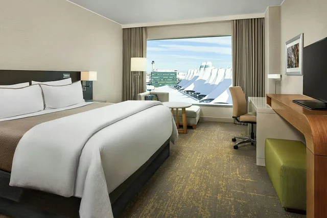 غرفة تقليدية بسرير كينج، The Westin Denver International Airport 2/10