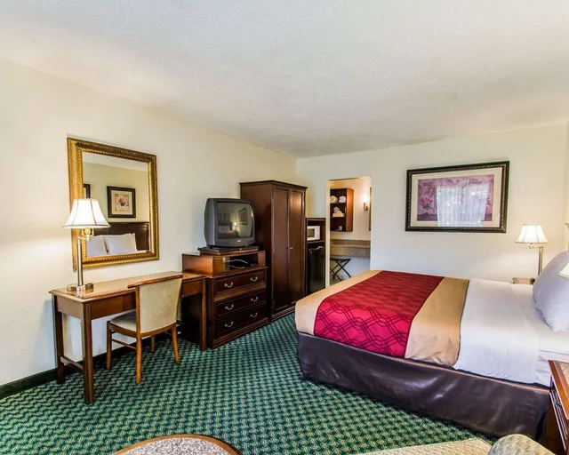 غرفة بسرير كينج، ISLAND HOTEL of Space Coast 4/4