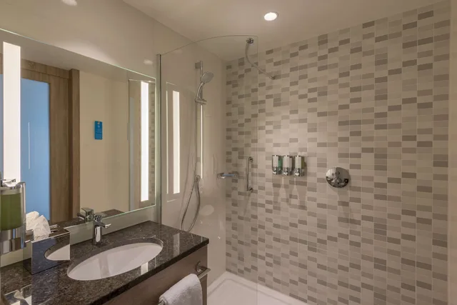 غرفة ركنية بسرير كوين مع أريكة، Hampton By Hilton Frankfurt City Centre East 3/7