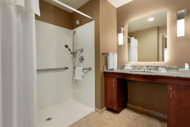 استوديو بسرير كينج مع أريكة لذوي الإعاقة، Homewood Suites By Hilton Fort Smith 4/5