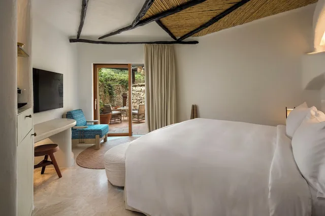 غرفة كلاسيكية بسرير كينج بشرفة بإطلالة، Hotel Cala Di Volpe Costa Smeralda 1/5