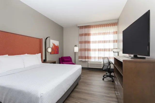 غرفة بسرير كينج، La Quinta Inn and Suites by Wyndham South Jordan 3/5