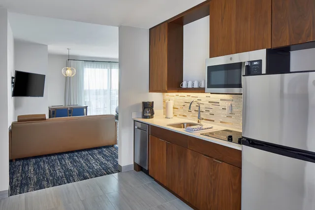 studio, multiple beds, balcony، Residence Inn St. Petersburg Tierra Verde 3/9