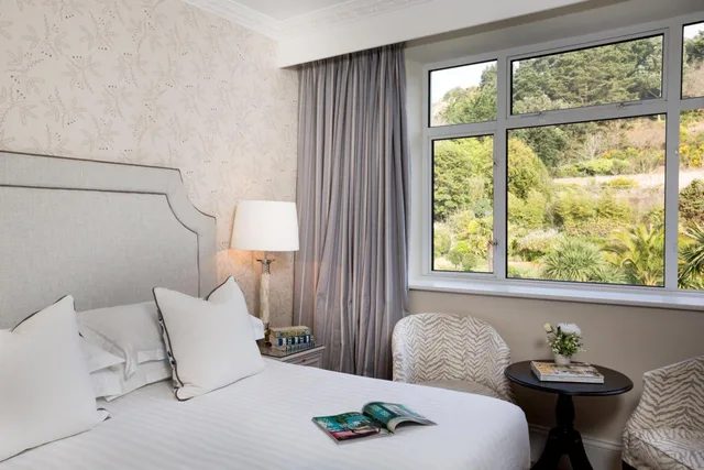 غرفة بسرير مزدوج أو سريرين منفصلين بإطلالة على الحديقة، St Brelades Bay Hotel 4/8