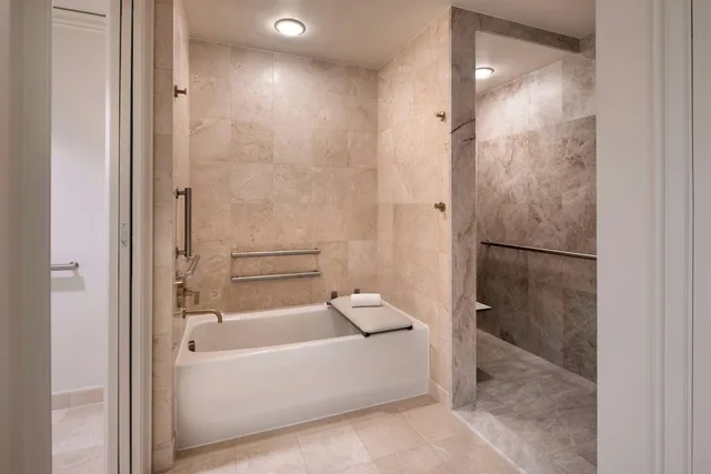 1 Bedroom, Executive, Suite, Double Bed, Partial Ocean View, Balcony, The Ritz Carlton Key Biscayne 9/10