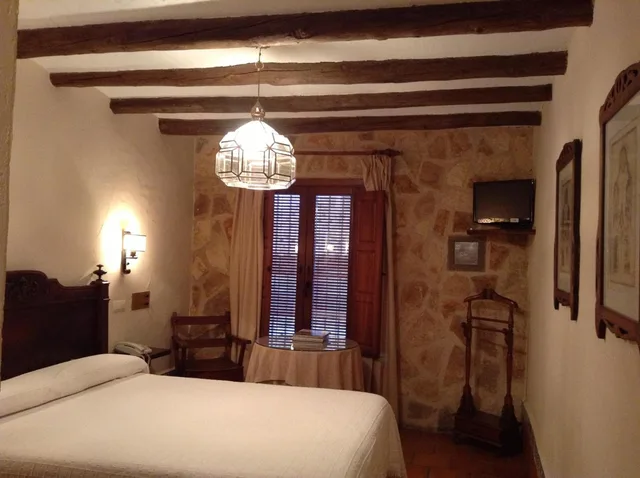Room, Double or Twin Bed, Meson Don Quijote 3/10