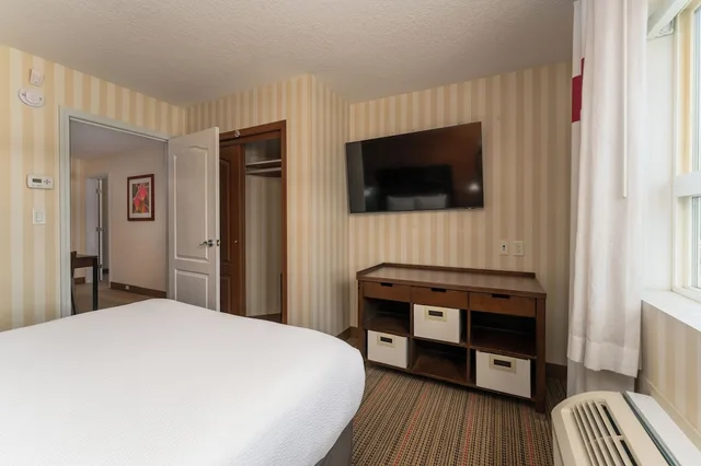 جناح سوبيريور بسريرين كوين، Four Points By Sheraton Prince George 3/9