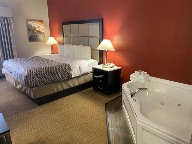 غرفة بسرير كينج مع أريكة بحوض جاكوزي، Best Western Carlisle 3/5