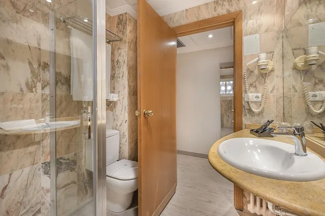 غرفة بسريرين منفصلين بإطلالة على المدينة بشرفة، Poseidon Resort 9/10