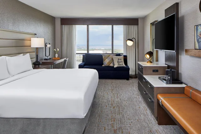 غرفة بسرير مزدوج لذوي الإعاقة، Renaissance Mobile Riverview Plaza Hotel 2/4