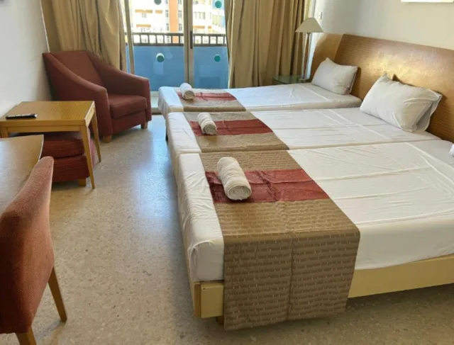 غرفة سوبيريور ثلاثية، The St. Georges Park Hotel 1/1