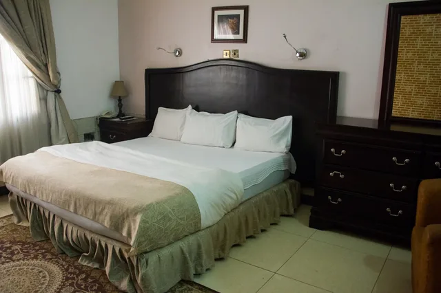 جناح ملكي بسرير كينج، Tivoli Residence & Bar 1/3