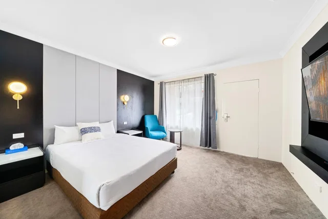 Family, No Window، WM Hotel Bankstown 1/1