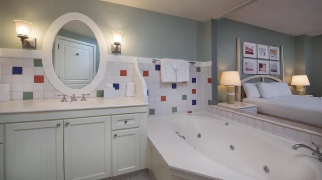 فيلا بسرير كينج بغرفة نوم واحدة بإطلالة مع أريكة، Disneys BoardWalk Villas 5/5