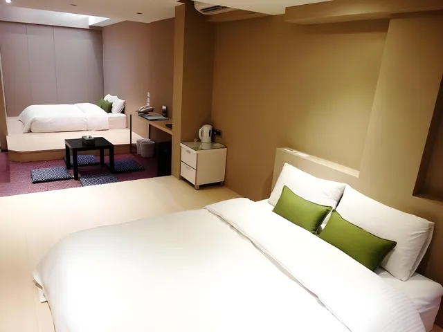 غرفة ديلوكس بسرير كينج، Ark Hotel 2/3