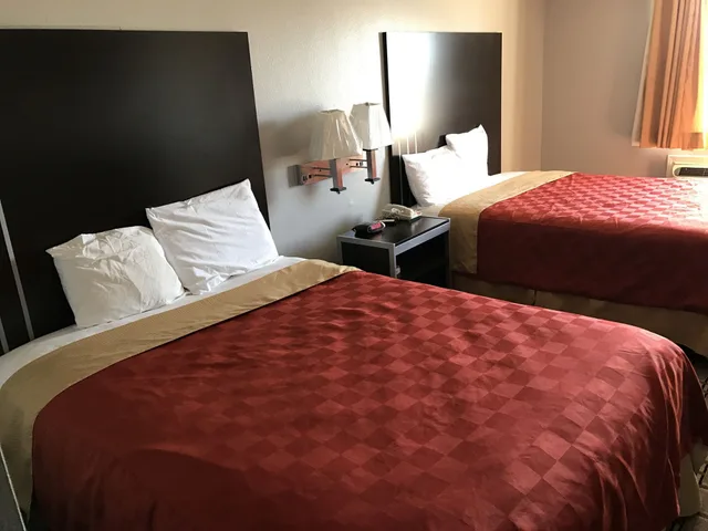 غرفة قياسية بسريرين كوين للمدخنين، Express Inn Weslaco Mercedes 3/8