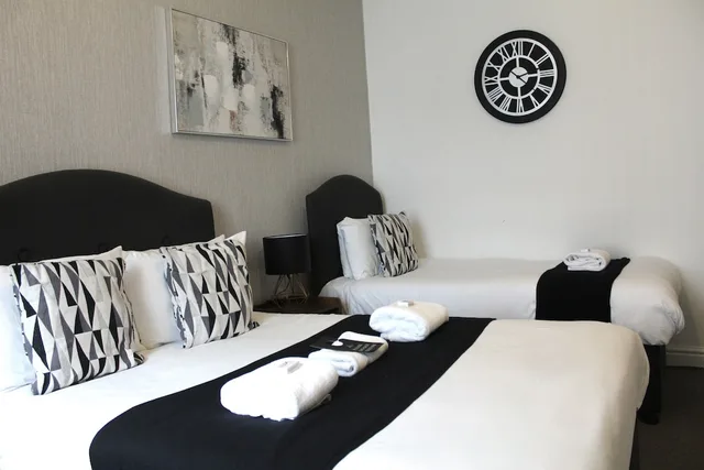 غرفة عائلية صغيرة بسرير مزدوج وسرير فردي، The Mitre Hotel 7/10
