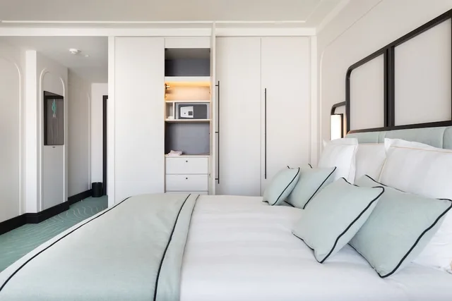 Junior Suite, King Bed, City View, Mondrian Cannes 6/10