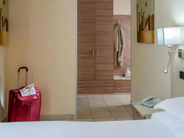 غرفة ثلاثية بسرير كوين وسرير فردي، Hotel Domidea 6/6