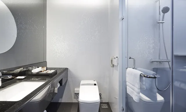 غرفة سوبيريور بسرير كينج بإطلالة على البحر، Grande Centre Point Pattaya 2/2