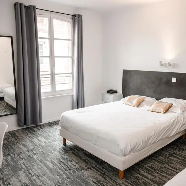 Classic, Double Bed, Hotel des Arts 7/10