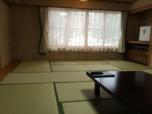 غرفة يابانية بفرشتي فوتون تُحدَّد حسب التوفر، OKUNIKKO KOGEN HOTEL 1/1