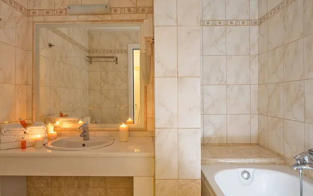 جناح جونيور بسرير كينج، Grand Beach 3/3