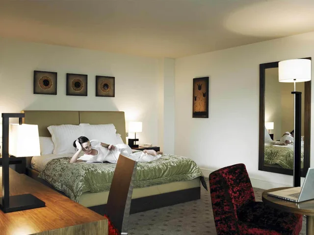 Retreat, Lake View, Adult Only, Hodson Bay Hotel 2/4